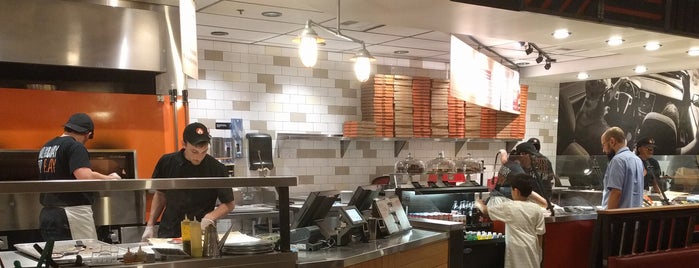 Blaze Pizza is one of Joeさんのお気に入りスポット.