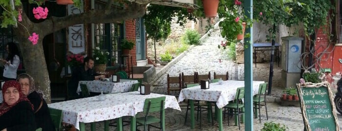 Eski Köy Cafe is one of favoriler.