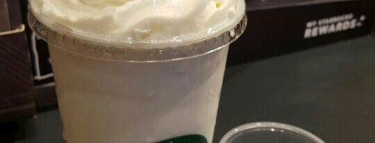 Starbucks is one of Locais curtidos por Andrea.