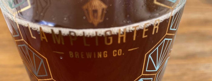 Lamplighter Brewing Co. is one of Locais curtidos por Mitchell.