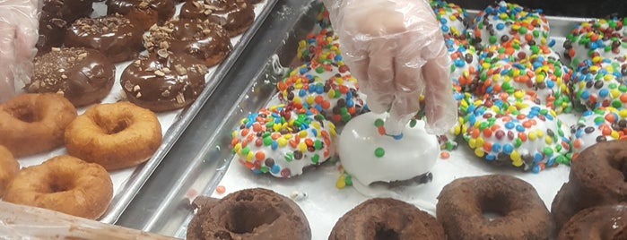 Hurts Donut is one of Lugares favoritos de Tim.