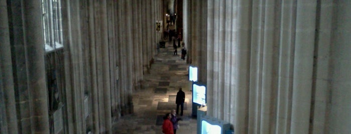 Winchester Cathedral is one of Discover UK.