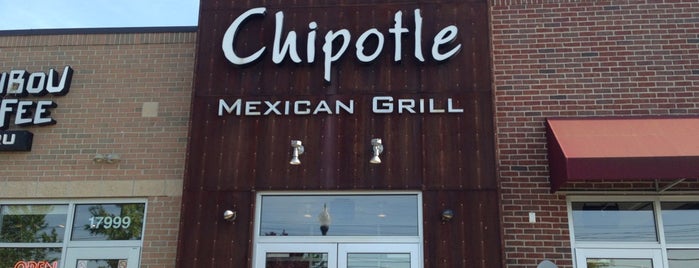 Chipotle Mexican Grill is one of สถานที่ที่ J ถูกใจ.