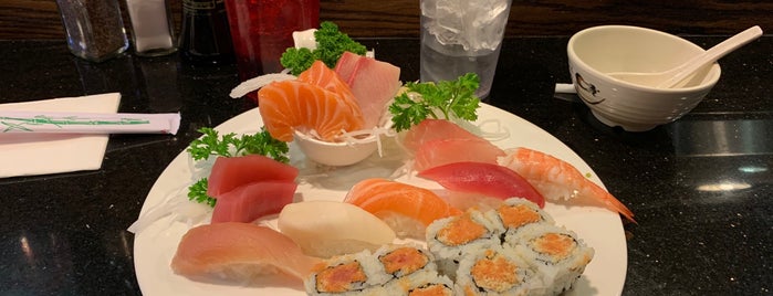 Oyama Sushi & Steak House is one of Lugares favoritos de Kelly.