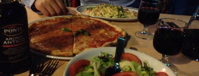 Al Pomodoro Pizzeria is one of Posti che sono piaciuti a Kerem.