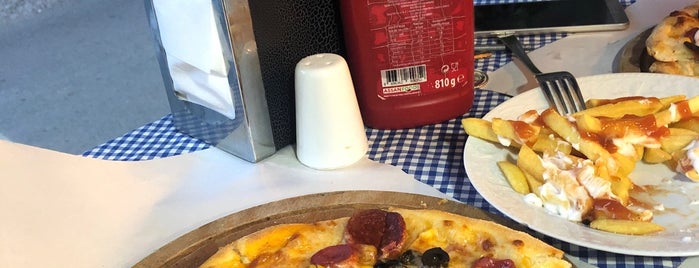 The Mamias Pizza is one of Posti che sono piaciuti a Dilek.