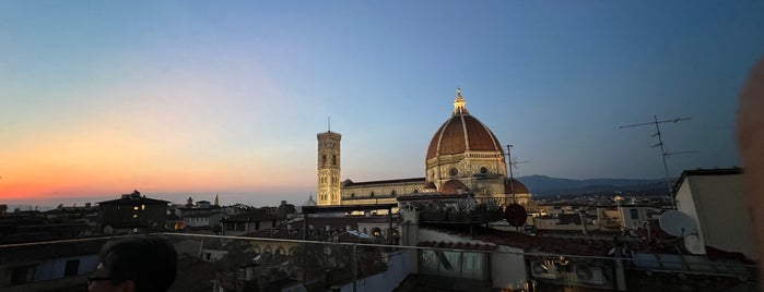 Grand Hotel Cavour is one of Florence bars.