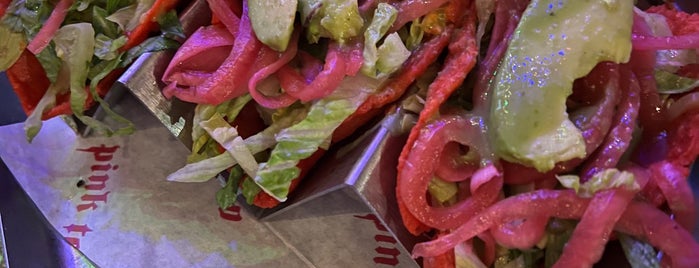 Pink Taco is one of Los Angeles yemek.