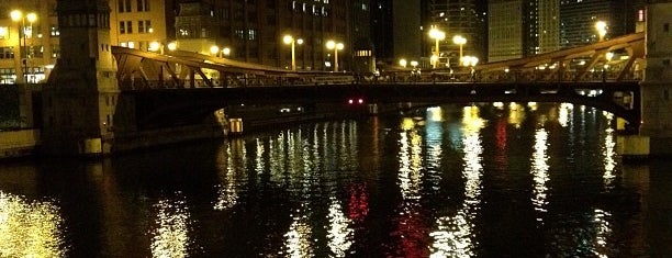 Chicago River is one of Chicago.