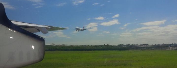 Sydney Airport Runway Northern Lookout is one of Lieux qui ont plu à Alo.