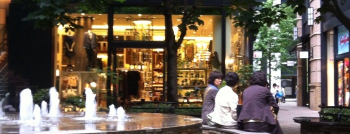 Marunouchi Brick Square is one of Cristo’s Liked Places.