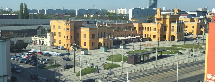 Plac Konstytucji 3 maja is one of สถานที่ที่ Dmytro ถูกใจ.