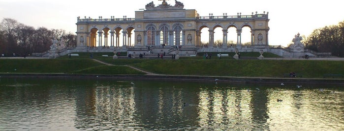 Gloriette is one of Yurt Dışı Gezii.