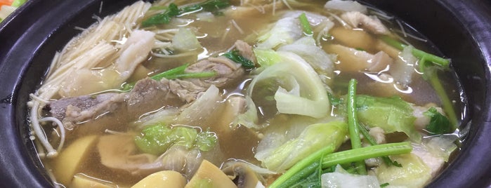 Restoran Lieong Kee Bae Good Teh (良记肉骨茶) is one of Lugares favoritos de Kenneth.