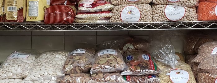 Damascus Bread & Pastry Shop is one of Brit'in Kaydettiği Mekanlar.