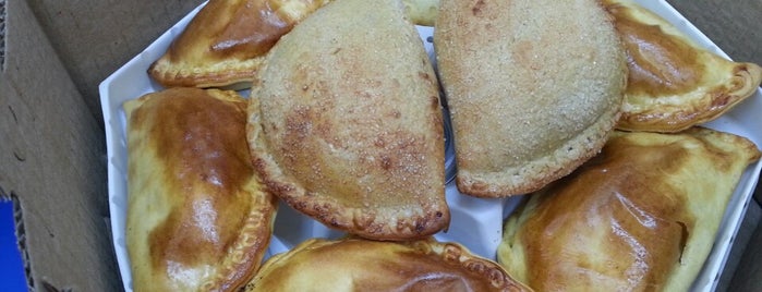 Sólo Empanadas is one of Locais curtidos por Lenin.