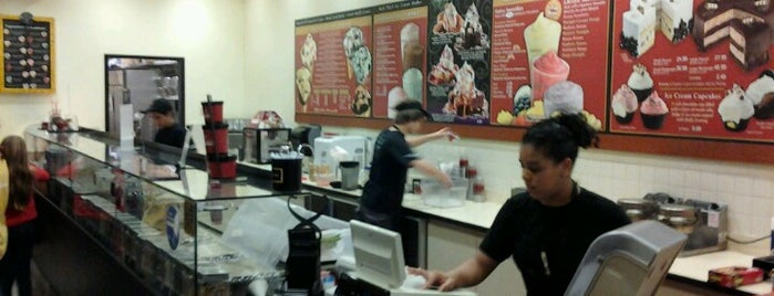 Cold Stone Creamery is one of Ares’s Liked Places.