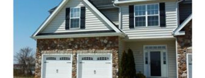 Delaware Homes Real Estate is one of Tempat yang Disukai Matthew.