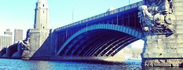 Charles River is one of Lugares favoritos de Louisa.