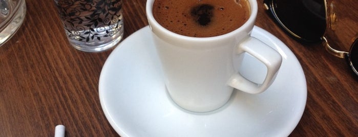 Taş Cafe Bar is one of Posti che sono piaciuti a Ahmet.