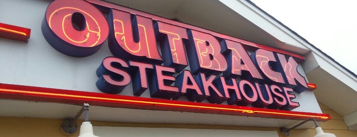 Outback Steakhouse is one of Tempat yang Disukai Sloan.