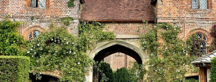 Sissinghurst Castle is one of Tristanさんの保存済みスポット.