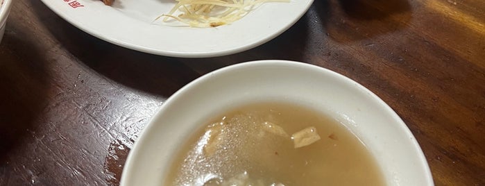 周記肉粥 is one of Taipei Favorites.