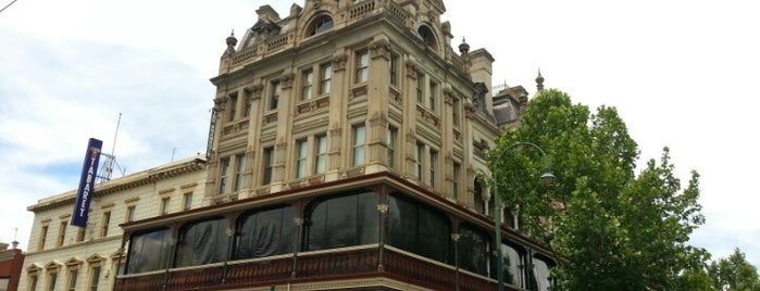 Hotel Shamrock is one of Lieux qui ont plu à Damian.