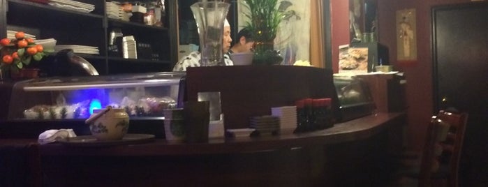 NaGoya Asian Fusion/Sushi Bar is one of Caroline 🍀💫🦄💫🍀'ın Beğendiği Mekanlar.