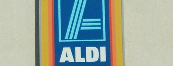 ALDI is one of สถานที่ที่ Rob ถูกใจ.