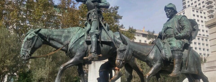 Plaza De España is one of Mis Sitios.