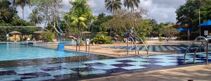 Swimming Pool Club Palm Bay is one of Tempat yang Disukai Olya.