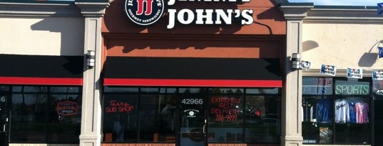 Jimmy John's is one of Tempat yang Disukai Julie.