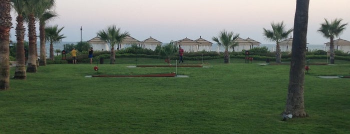 Limak Arcadia Golf & Sport Resort is one of Fly'ın Beğendiği Mekanlar.