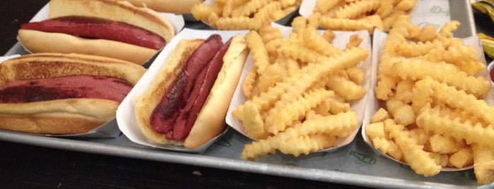 Shake Shack is one of Adrianさんのお気に入りスポット.