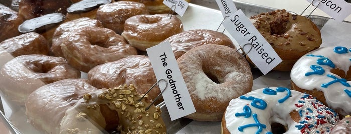 Kane's Donuts is one of Dema : понравившиеся места.