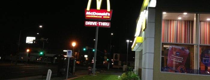 McDonald's is one of Lugares favoritos de Conrad & Jenn.