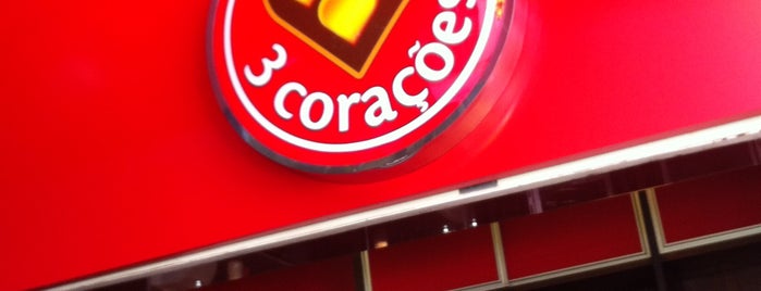 Café 3 Corações is one of Lugares favoritos de Adriana.