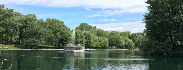 Parc La Fontaine is one of Lugares guardados de Juan.