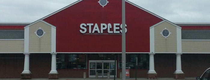 Staples is one of สถานที่ที่ Jason ถูกใจ.
