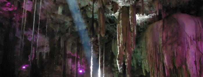 Cenote Xkeken is one of Lugares favoritos de Carl.
