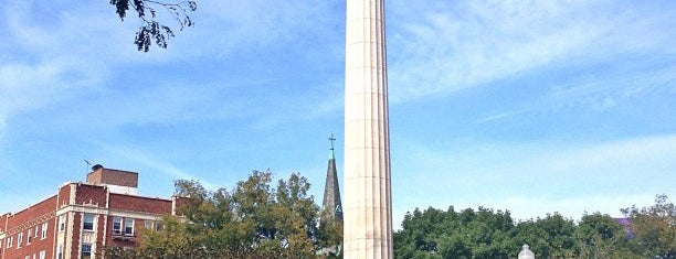 Logan Square - IL Centennial Monument is one of Orte, die Ruben gefallen.