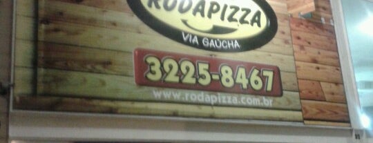 Roda Pizza is one of Lugares favoritos de Flor.