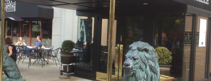 The Capital Grille is one of Lugares favoritos de John.