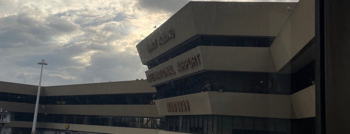 Ninoy Aquino International Airport (MNL) is one of Posti che sono piaciuti a Shank.