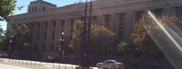 Frank E. Moss United States Courthouse is one of สถานที่ที่ Ricardo ถูกใจ.