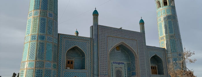 Shrine of Hazrat Ali (the Blue Mosque) is one of Yapıldı.