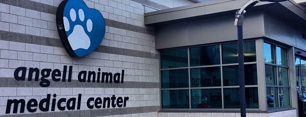 MSPCA Angell Animal Medical Center is one of Jake 님이 저장한 장소.