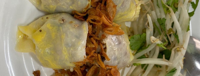 Bánh cuốn Thiên Hương is one of For Foodie in Saigon.