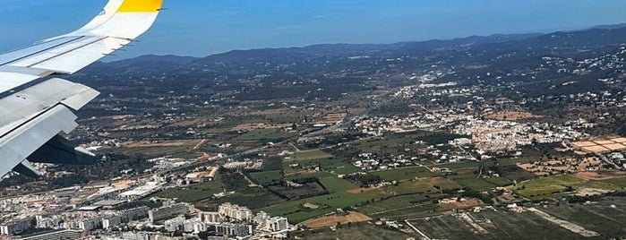 Ibiza is one of Lugares favoritos de Waidy.